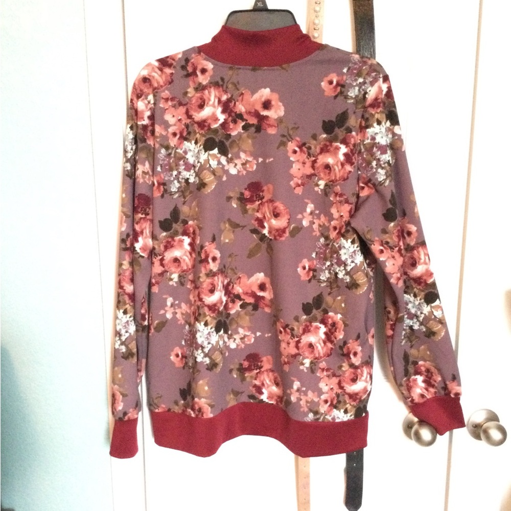 Lightweight Jacket - Picture 2 of 3